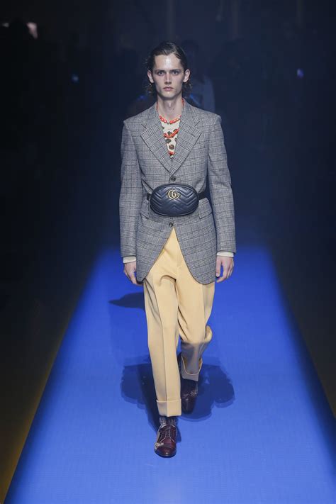 collezione gucci 2018 uomo|I look della sfilata Donna e Uomo Primavera Estate 2018..